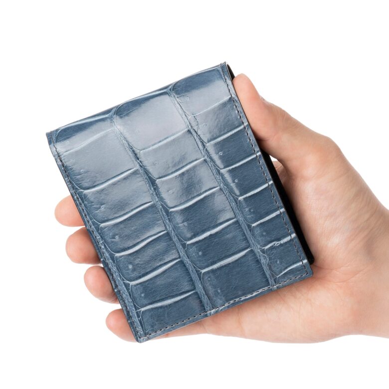 クロコダイル・ポリメラスはワニ丸一頭を使用したお札カード専用二つ折り長財布