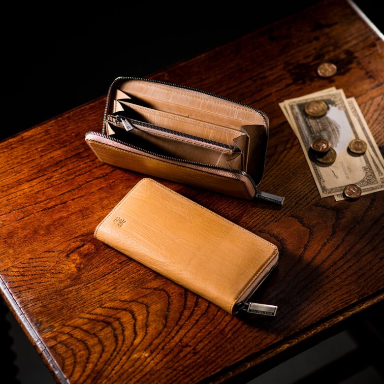 ゴーストタウン・ボイラーはオークバークを使用したラウンドジップ長財布