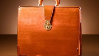 【人気】ブライドル・スマートダレスバッグは英国のブライドルレザーを使用したトラベルバッグ
