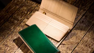 【人気】ヨコハマ・クラシカル長財布は水染めコードバンを使用したスタイリッシュな薄型長財布