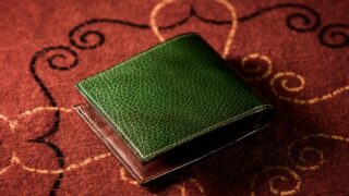 【人気】ロッソピエトラ・二つ折り財布はロッソピエトラを使用した二つ折り長財布