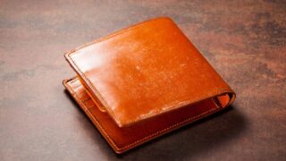 【人気】ジョージブライドル・バイアリーパースはジョージブライドルを使用した二つ折り長財布
